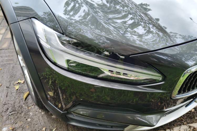 Used Volvo V90 2017 Cross Country T5 AWD Smart Range Edition Right Front Headlight