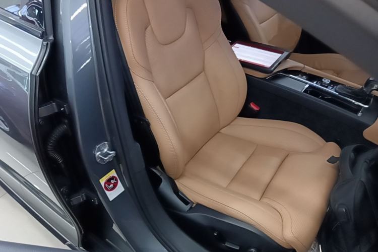 Used Volvo V90 2017 Cross Country T5 AWD Prestige Edition Right Front Seat