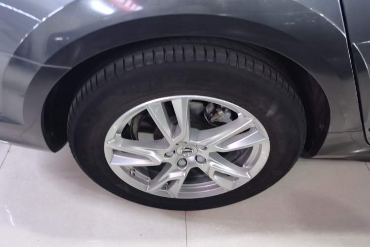 Used Volvo V90 2017 Cross Country T5 AWD Smart Range Edition Right Rear Wheel Hub