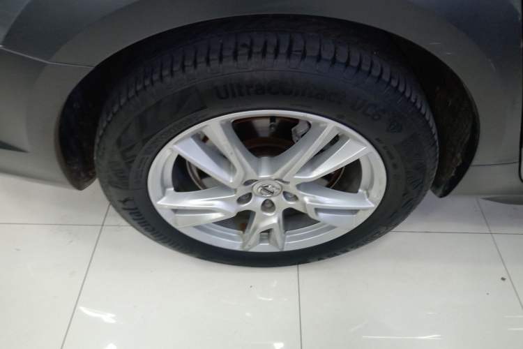 Used Volvo V90 2017 Cross Country T5 AWD Smart Range Edition Right Rear Wheel Hub