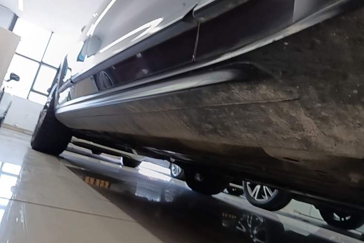 Used Volvo V90 2017 Cross Country T5 AWD Prestige Edition Right Side Sill