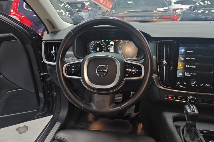 Used Volvo V90 2017 Cross Country T5 AWD Smart Range Edition Steering Wheel