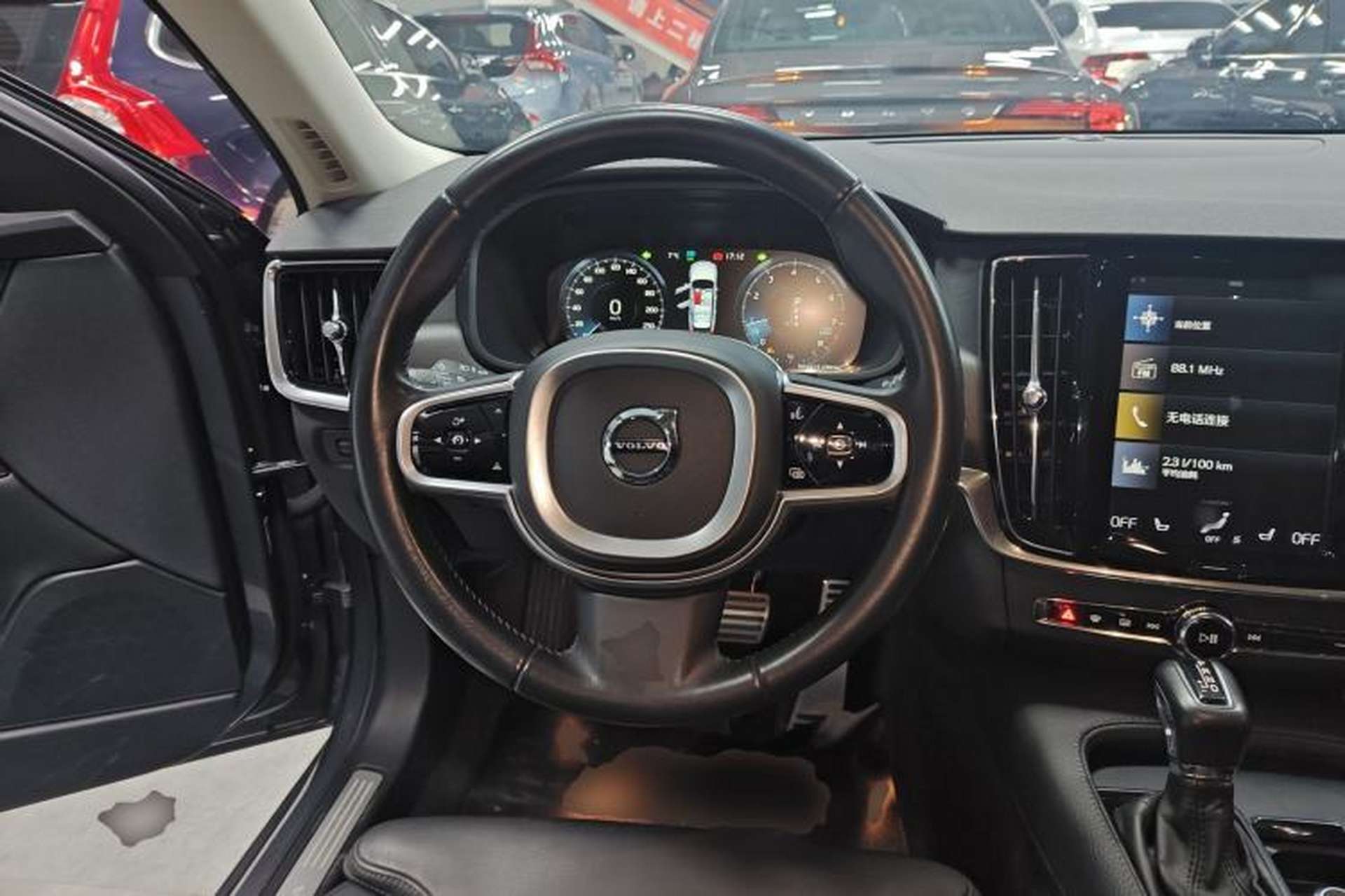 Used Volvo V90 2017 Cross Country T5 AWD Smart Range Edition Steering Wheel
