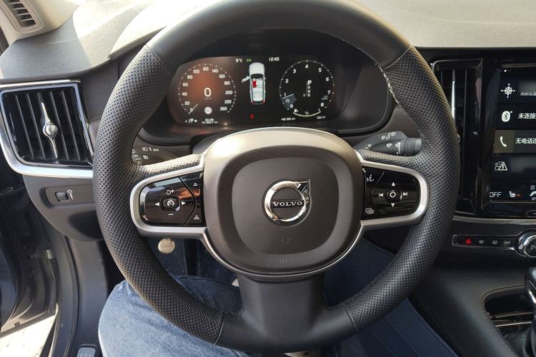 Used Volvo V90 2017 Cross Country T5 AWD Smart Range Edition Steering Wheel