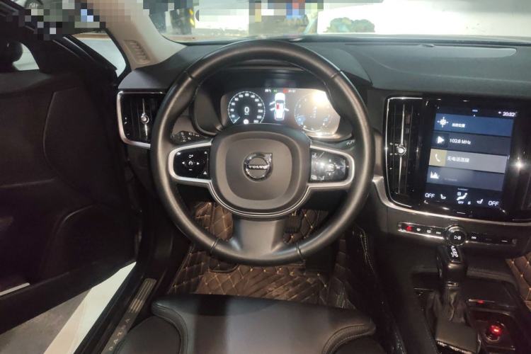 Used Volvo V90 2017 Cross Country T5 AWD Smart Range Edition Steering Wheel
