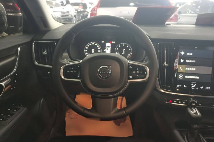 Used Volvo V90 2017 Cross Country T5 AWD Smart Range Edition Steering Wheel