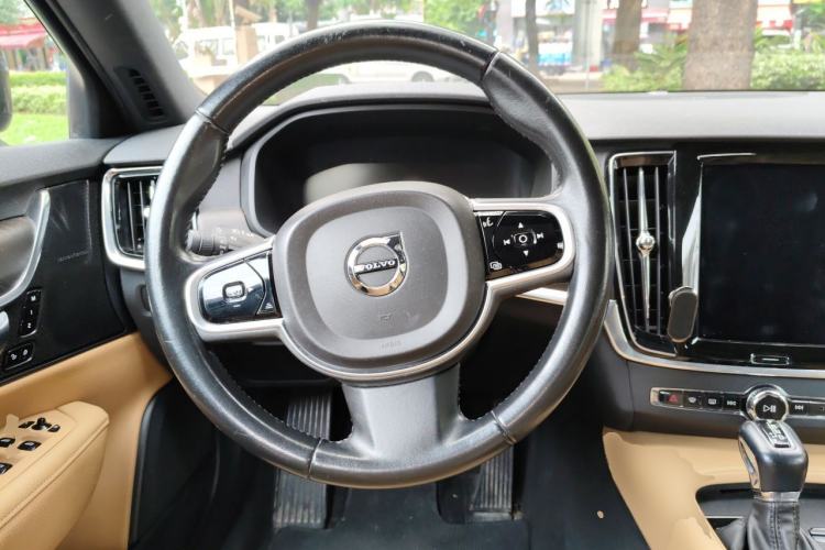 Used Volvo V90 2017 Cross Country T5 AWD Smart Range Edition Steering Wheel