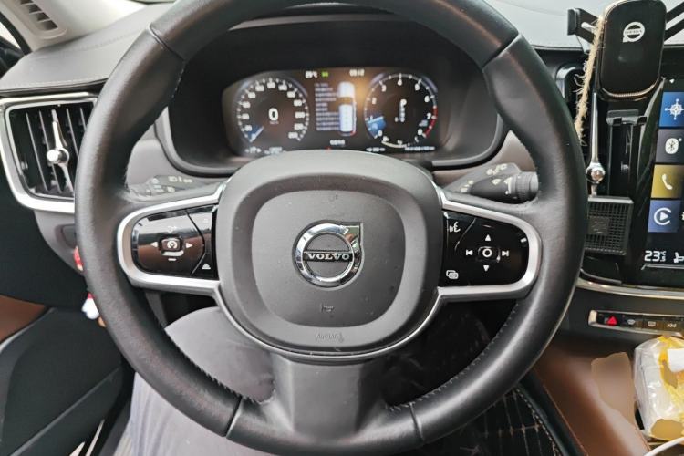 Used Volvo V90 2017 Cross Country T5 AWD Prestige Edition Steering Wheel