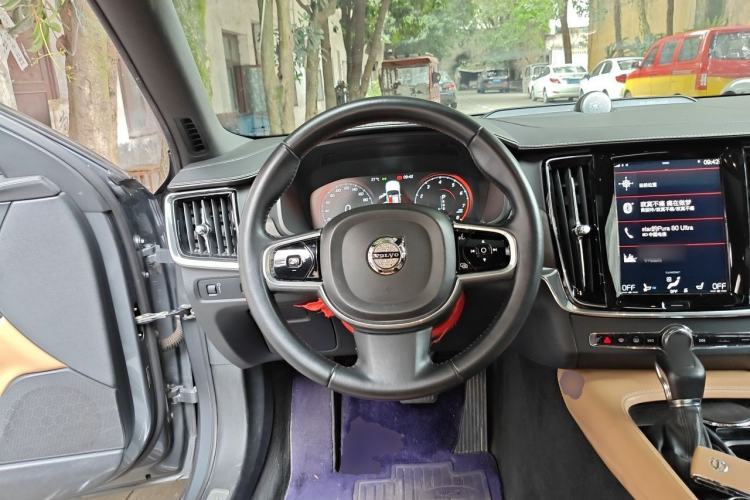 Used Volvo V90 2017 Cross Country T5 AWD Prestige Edition Steering Wheel