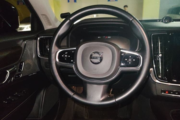 Used Volvo V90 2017 Cross Country T5 AWD Prestige Edition Steering Wheel