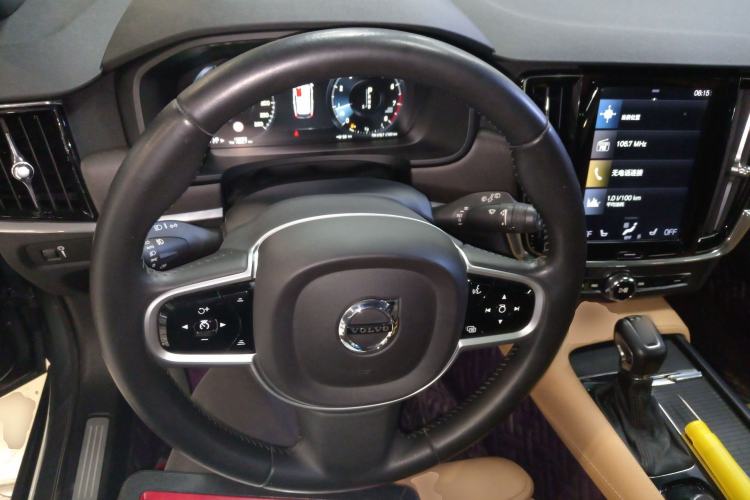 Used Volvo V90 2017 Cross Country T5 AWD Smart Range Edition Steering Wheel