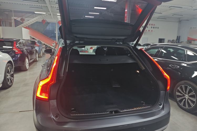 Used Volvo V90 2017 Cross Country T5 AWD Smart Range Edition Trunk