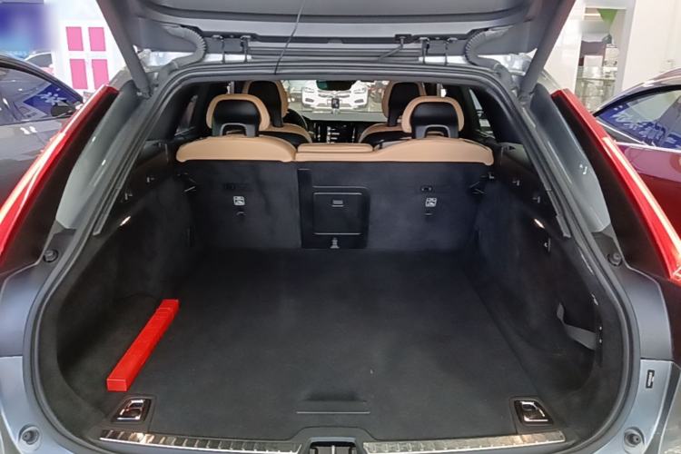 Used Volvo V90 2017 Cross Country T5 AWD Prestige Edition Trunk