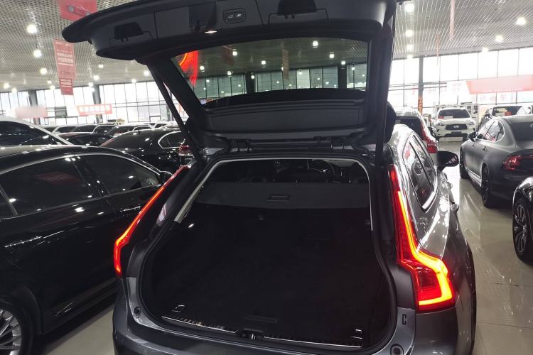Used Volvo V90 2017 Cross Country T5 AWD Smart Range Edition Trunk