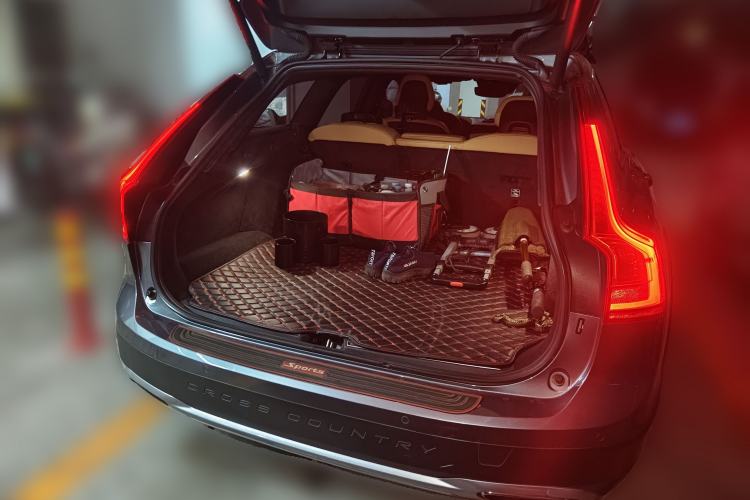 Used Volvo V90 2017 Cross Country T5 AWD Smart Range Edition Trunk