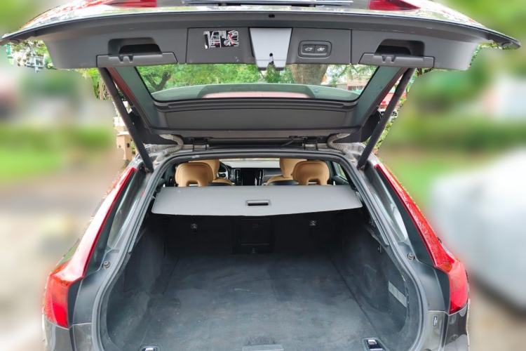 Used Volvo V90 2017 Cross Country T5 AWD Smart Range Edition Trunk