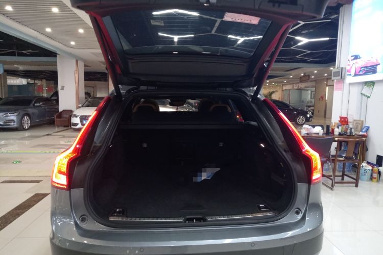 Used Volvo V90 2017 Cross Country T5 AWD Smart Range Edition Trunk