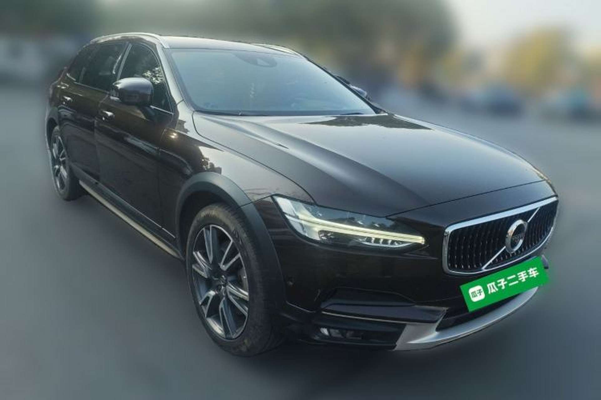 Used Volvo V90 2017 Cross Country T5 AWD Prestige Edition Front Right 45 Deg