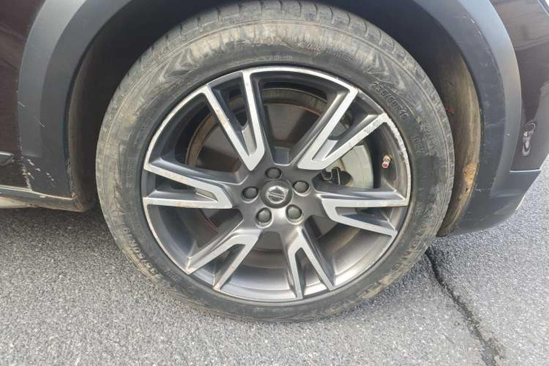 Used Volvo V90 2017 Cross Country T5 AWD Prestige Edition Right Front Wheel Hub