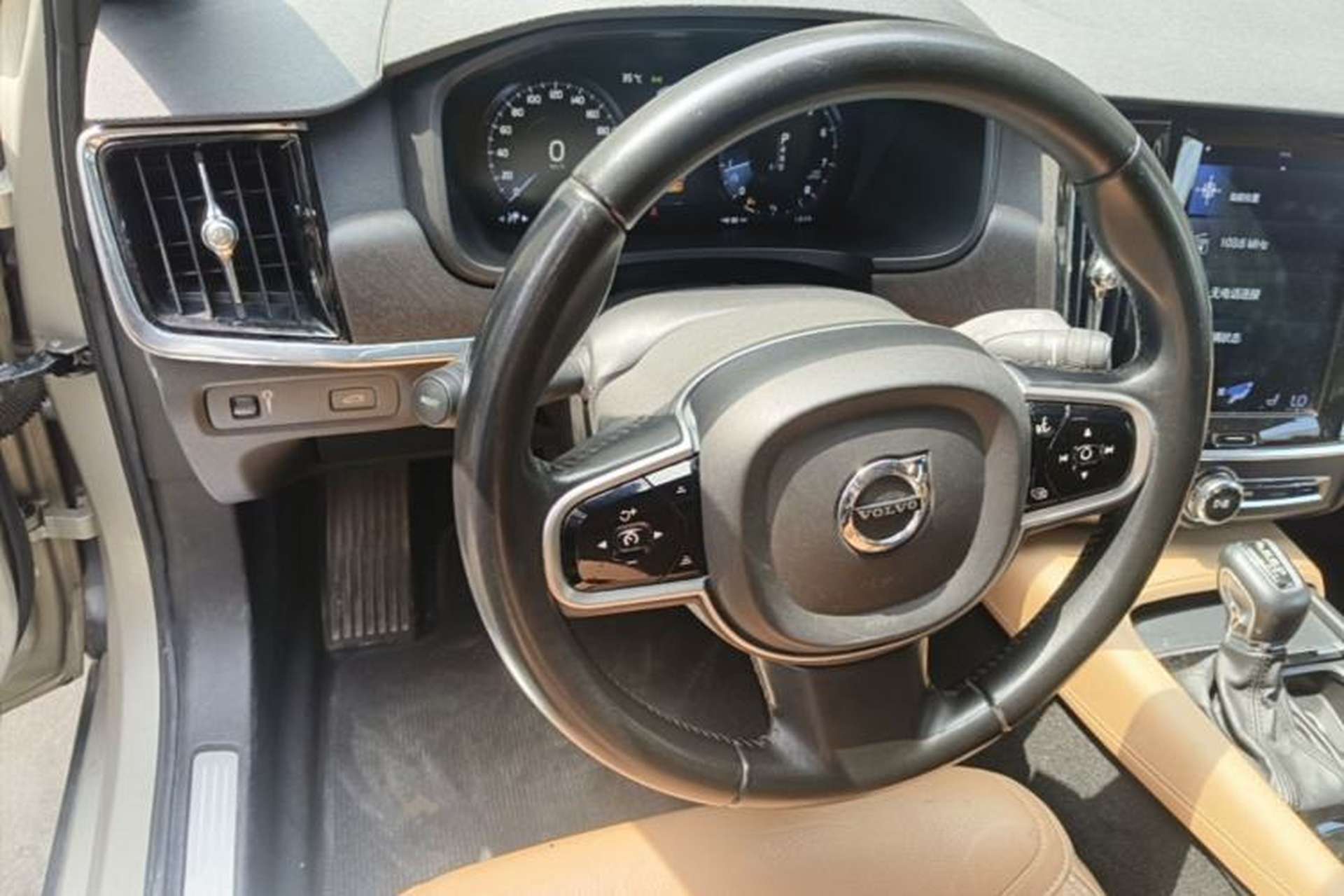 Used Volvo V90 2017 Cross Country T5 AWD Smart Range Edition Steering Wheel