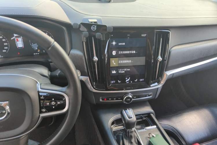 Used Volvo V90 2017 Cross Country T5 AWD Prestige Edition Audio And AC Panel