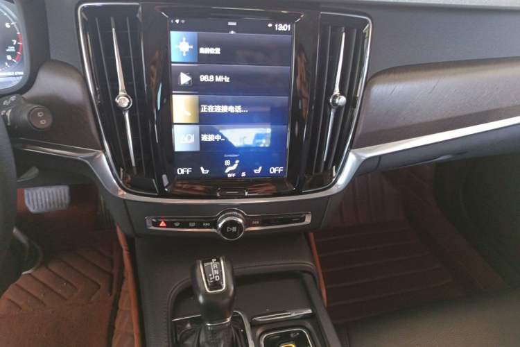 Used Volvo V90 2017 Cross Country T5 AWD Smart Range Edition Audio And AC Panel