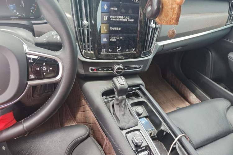 Used Volvo V90 2017 Cross Country T5 AWD Smart Range Edition Audio And AC Panel