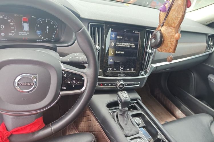 Used Volvo V90 2017 Cross Country T5 AWD Smart Range Edition Center Console