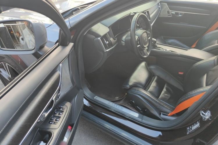 Used Volvo V90 2017 Cross Country T5 AWD Prestige Edition Driver Seat
