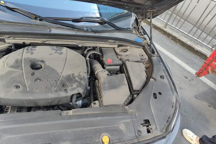Used Volvo V90 2017 Cross Country T5 AWD Prestige Edition Engine Bay Left