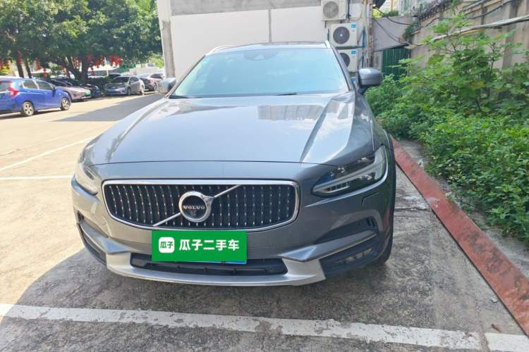Used Volvo V90 2017 Cross Country T5 AWD Prestige Edition Front
