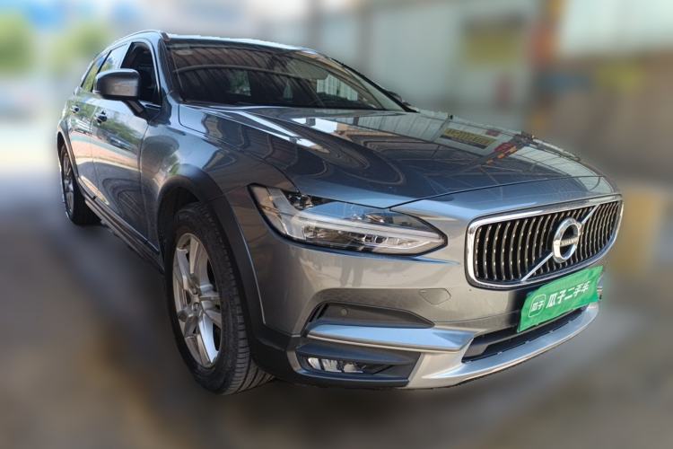 Used Volvo V90 2017 Cross Country T5 AWD Smart Range Edition Front Right 45 Deg