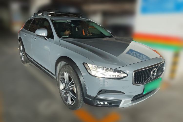 Used Volvo V90 2017 Cross Country T5 AWD Prestige Edition Front Right 45 Deg