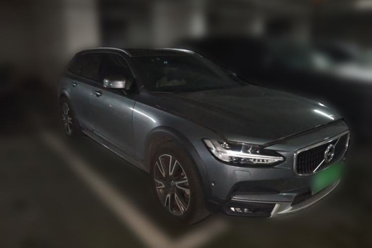 Used Volvo V90 2017 Cross Country T5 AWD Prestige Edition Front Right 45 Deg
