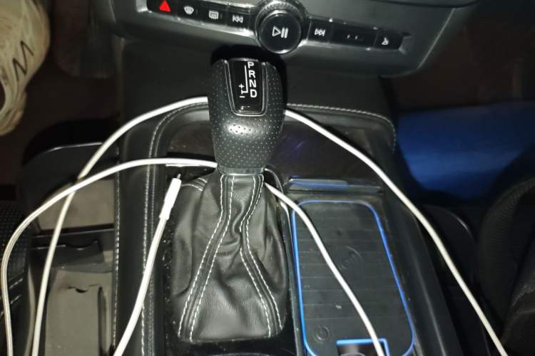 Used Volvo V90 2017 Cross Country T5 AWD Prestige Edition Gear Lever