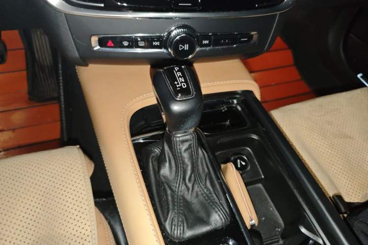 Used Volvo V90 2017 Cross Country T5 AWD Prestige Edition Gear Lever