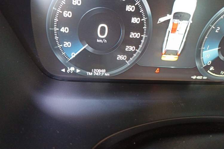 Used Volvo V90 2017 Cross Country T5 AWD Smart Range Edition Odometer Close Up