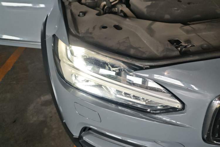 Used Volvo V90 2017 Cross Country T5 AWD Prestige Edition Right Front Headlight