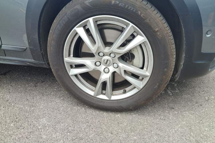Used Volvo V90 2017 Cross Country T5 AWD Smart Range Edition Right Front Wheel Hub
