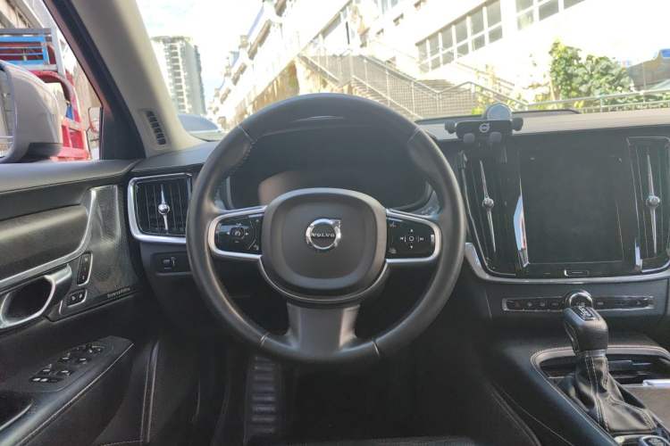 Used Volvo V90 2017 Cross Country T5 AWD Prestige Edition Steering Wheel