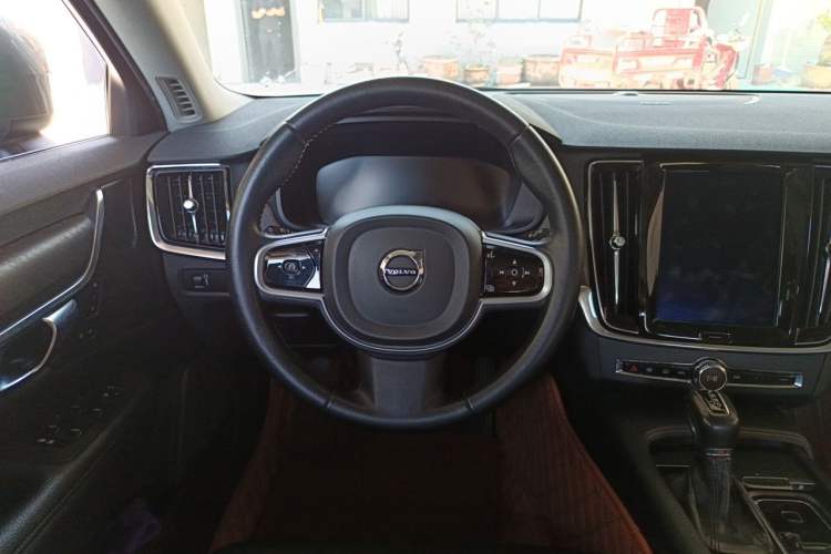Used Volvo V90 2017 Cross Country T5 AWD Smart Range Edition Steering Wheel