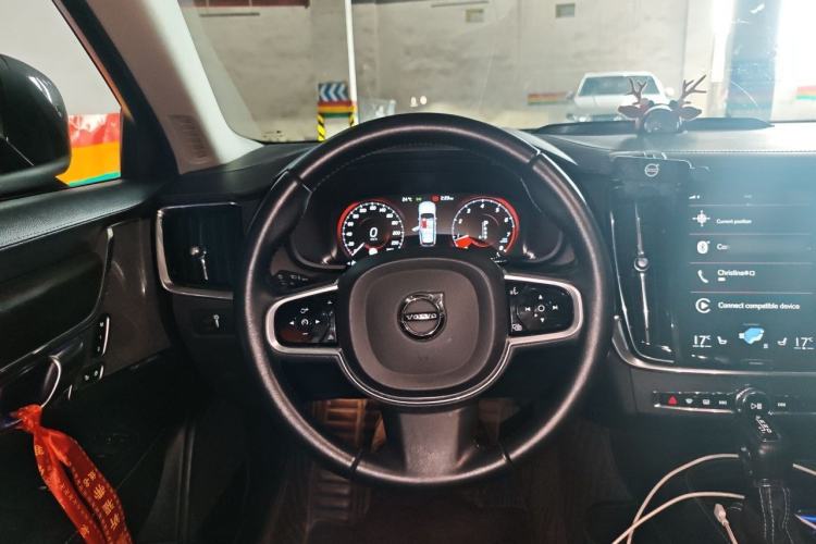 Used Volvo V90 2017 Cross Country T5 AWD Prestige Edition Steering Wheel