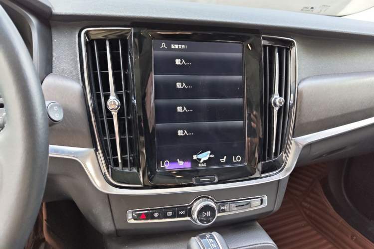 Used Volvo V90 2017 Cross Country T5 AWD Smart Range Edition Audio And AC Panel