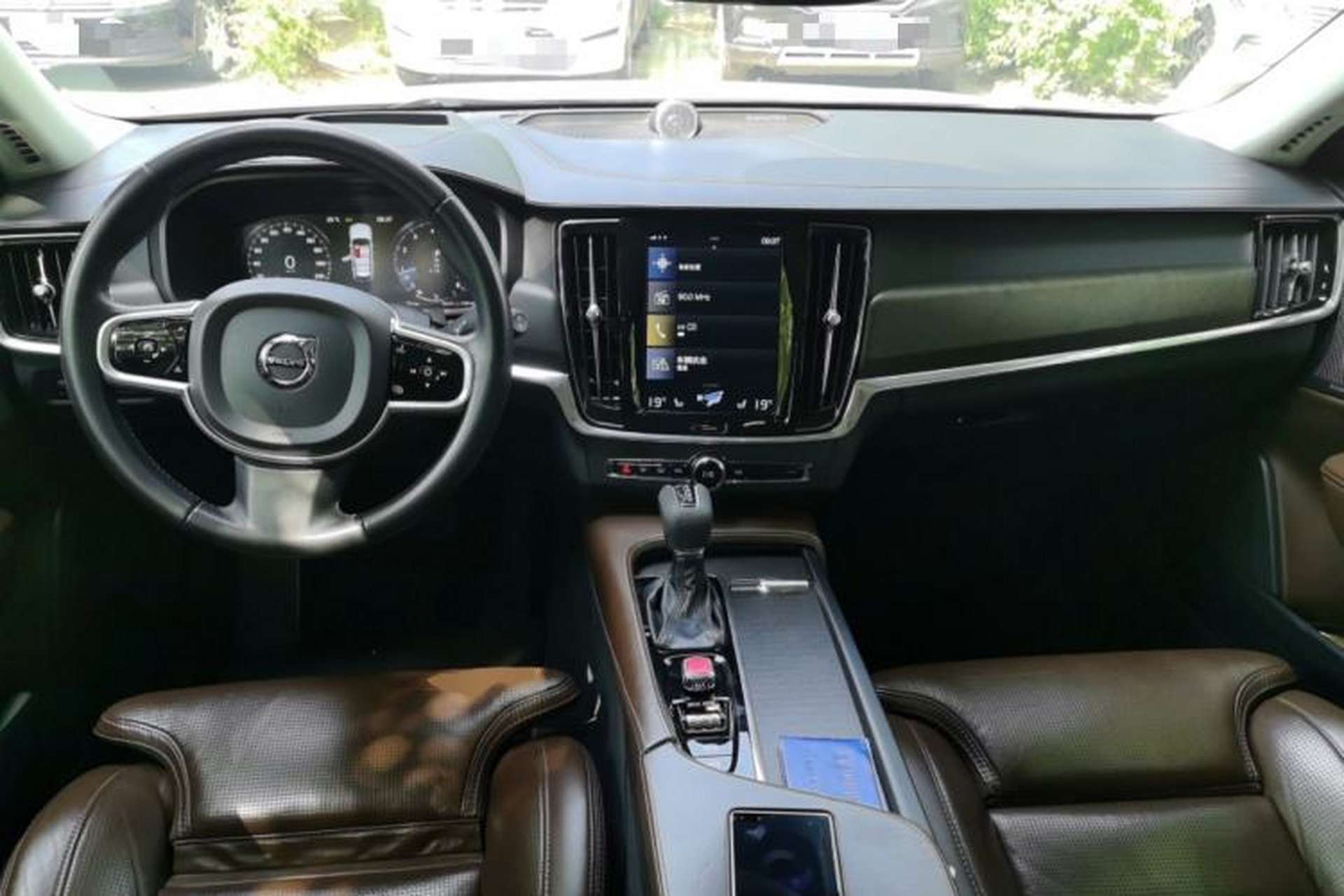 Used Volvo V90 2017 Cross Country T5 AWD Prestige Edition Center Console