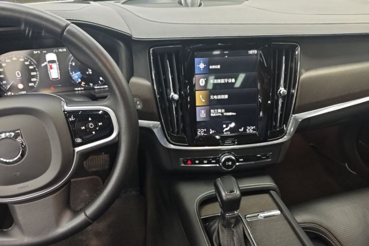 Used Volvo V90 2017 Cross Country T5 AWD Prestige Edition Center Console