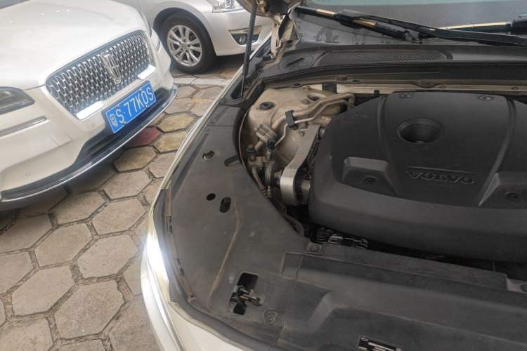 Used Volvo V90 2017 Cross Country T5 AWD Smart Range Edition Engine Bay Right