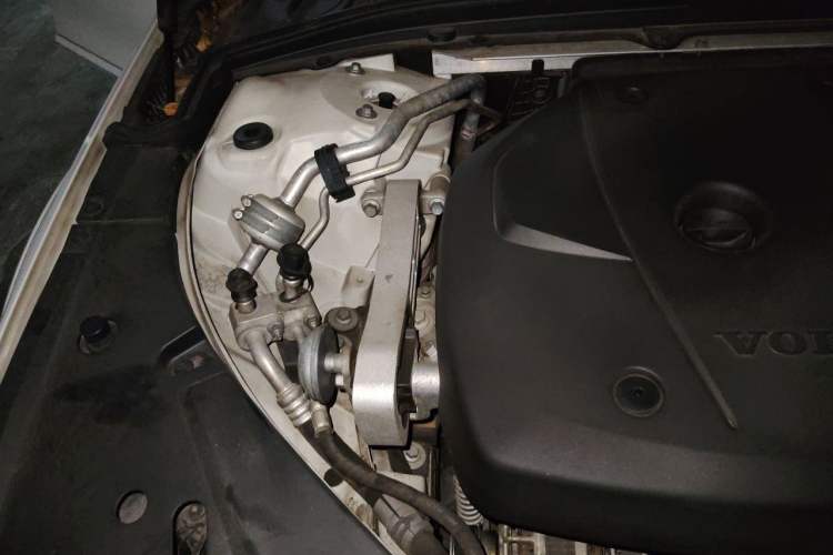 Used Volvo V90 2017 Cross Country T5 AWD Smart Range Edition Engine Bay Right