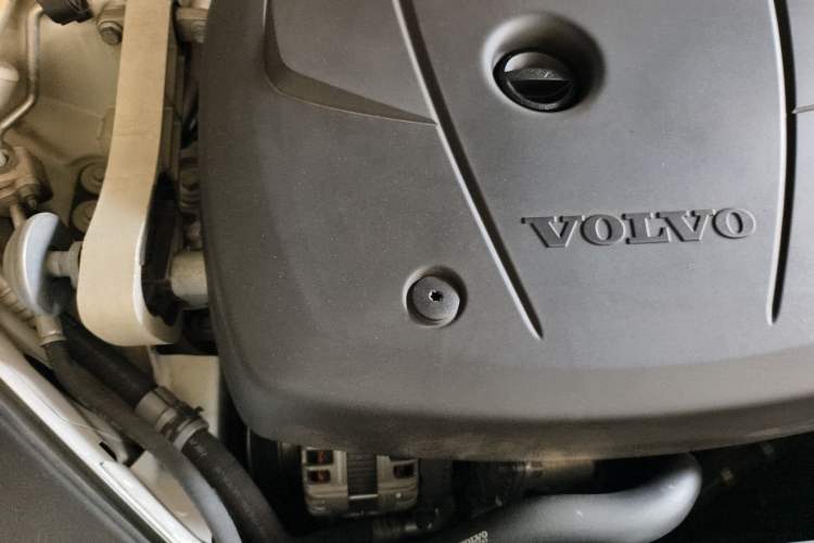 Used Volvo V90 2017 Cross Country T5 AWD Prestige Edition Engine Bay Right