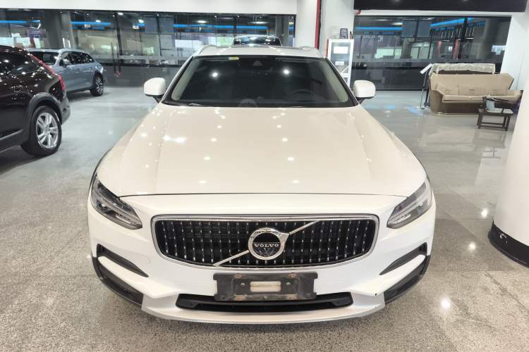 Used Volvo V90 2017 Cross Country T5 AWD Prestige Edition Front