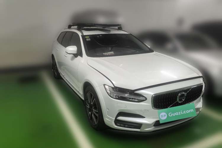 Used Volvo V90 2017 Cross Country T5 AWD Prestige Edition Front Right 45 Deg